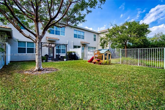 1475 Silk Oak Dr, Hollywood, FL 33021