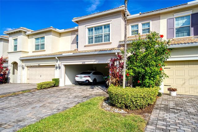 1475 Silk Oak Dr, Hollywood, FL 33021