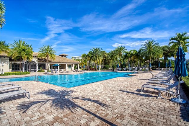 1475 Silk Oak Dr, Hollywood, FL 33021