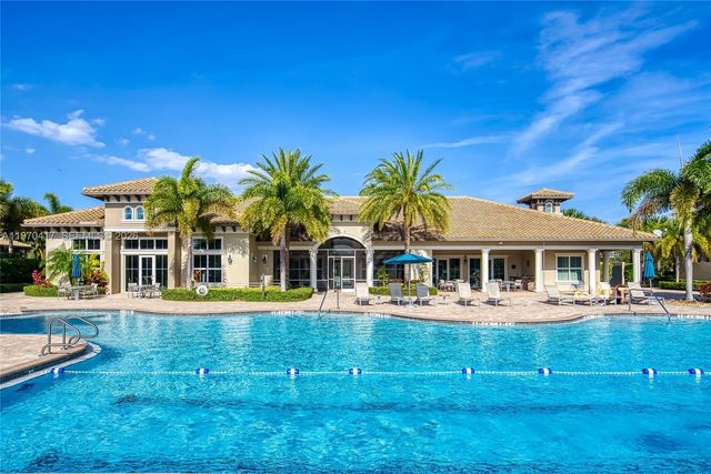 1475 Silk Oak Dr, Hollywood, FL 33021