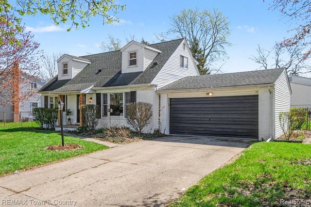308 Old Bridge Road, Grand Blanc, MI 48439