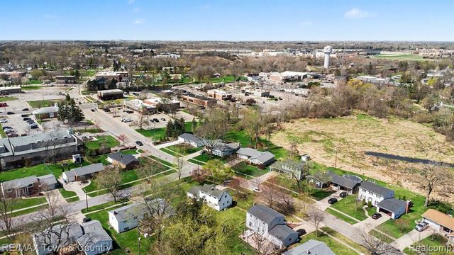 308 Old Bridge Road, Grand Blanc, MI 48439