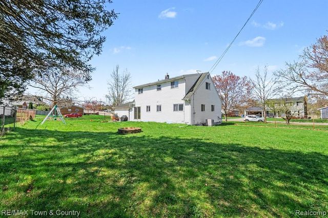 308 Old Bridge Road, Grand Blanc, MI 48439