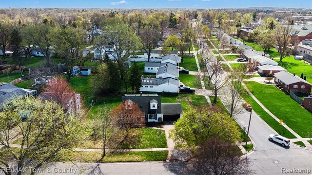 308 Old Bridge Road, Grand Blanc, MI 48439