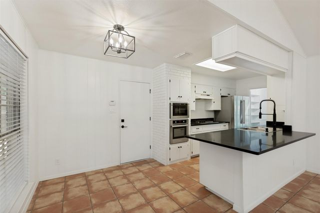 1700 Barton Hills DR, Austin, TX 78704