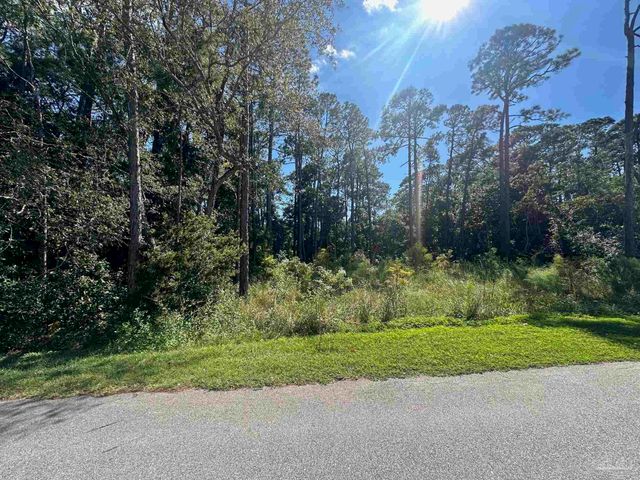 3857 Paradise Bay Dr, Gulf Breeze, FL 32563