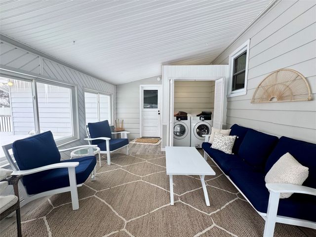 1009 MONTPELIER Avenue, Erie, PA 16505