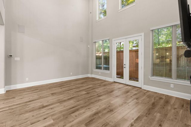 1002 Shepherd Oaks Drive, Houston, TX 77018