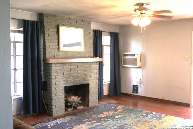 1306 Mountain View, Pipe Creek, TX 78063