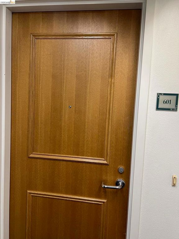 Image 2 of property listing at 988 Franklin St 601, Oakland, CA 94607