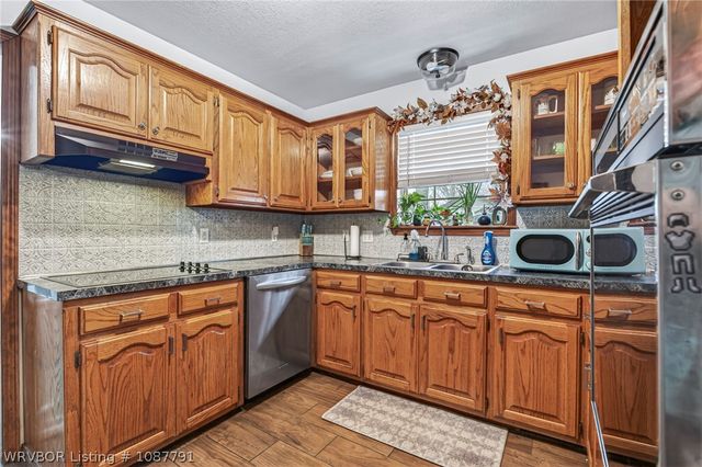 2706 E King Avenue, Sallisaw, OK 74955