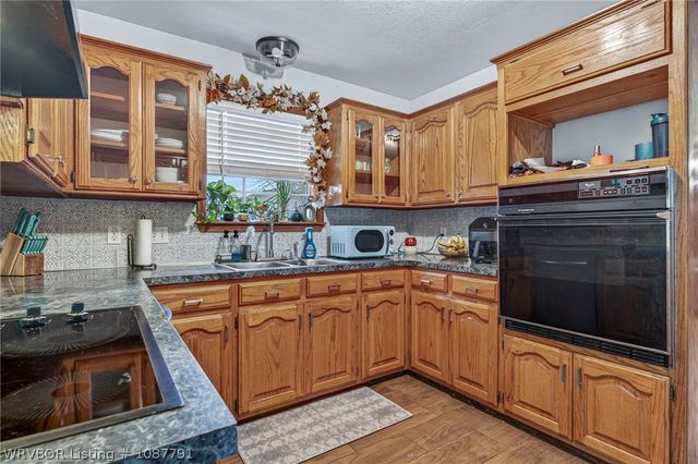 2706 E King Avenue, Sallisaw, OK 74955