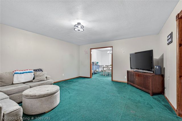 2706 E King Avenue, Sallisaw, OK 74955