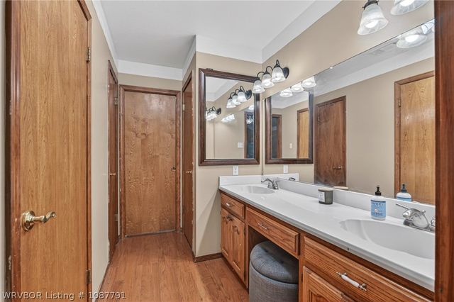 2706 E King Avenue, Sallisaw, OK 74955