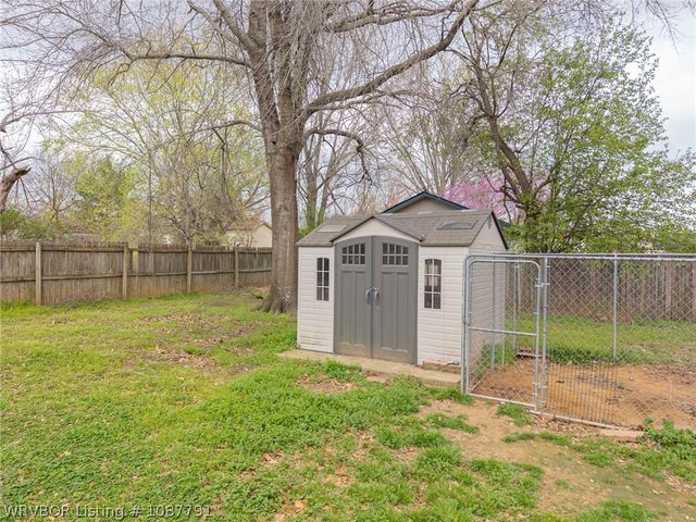 2706 E King Avenue, Sallisaw, OK 74955