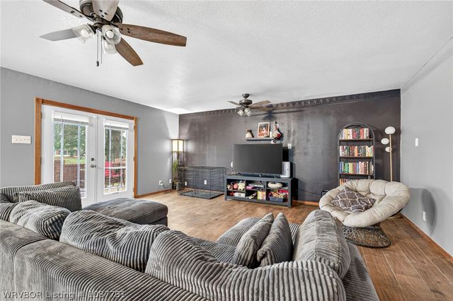 2706 E King Avenue, Sallisaw, OK 74955