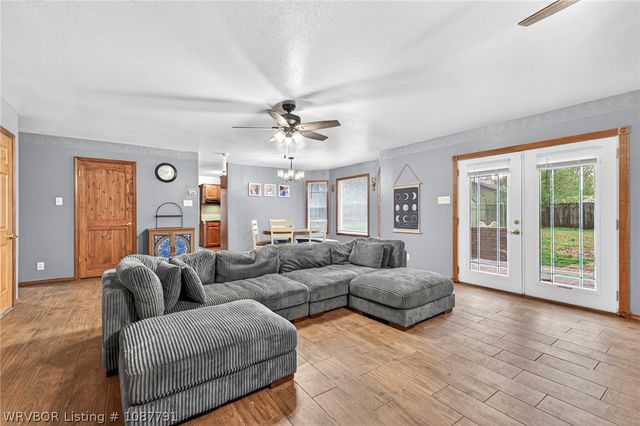 2706 E King Avenue, Sallisaw, OK 74955