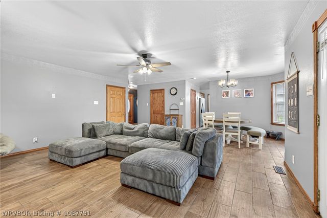 2706 E King Avenue, Sallisaw, OK 74955