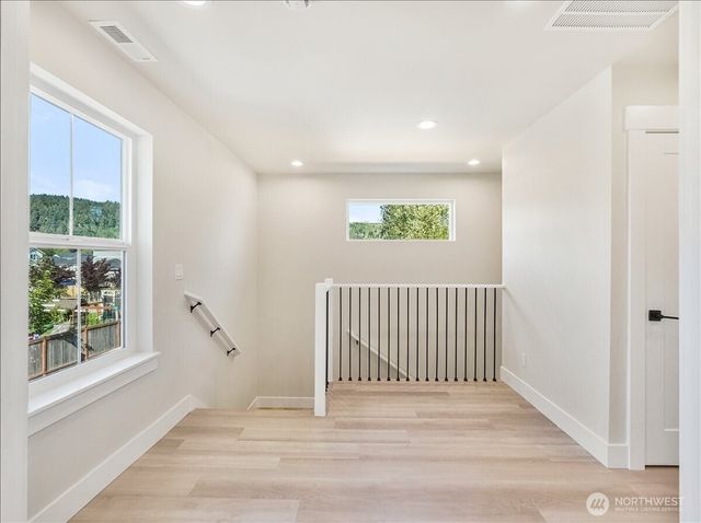 5701 Parker RD E, Sumner, WA 98390