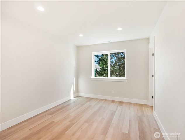 5701 Parker RD E, Sumner, WA 98390