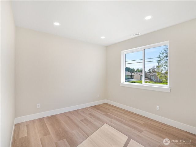 5701 Parker RD E, Sumner, WA 98390