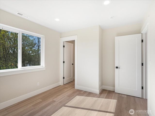 5701 Parker RD E, Sumner, WA 98390