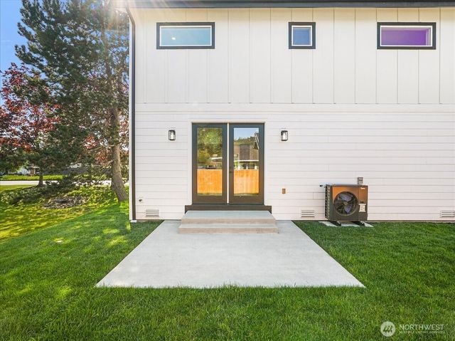 5701 Parker RD E, Sumner, WA 98390