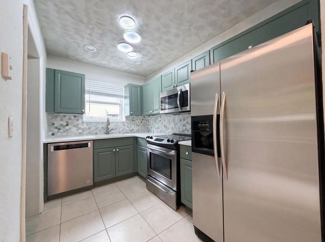 417 NW 2nd Street, Boynton Beach, FL 33435