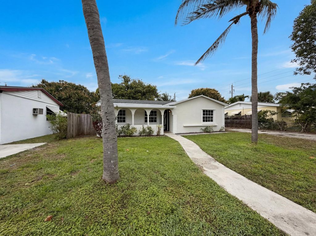 417 NW 2nd Street, Boynton Beach, FL 33435