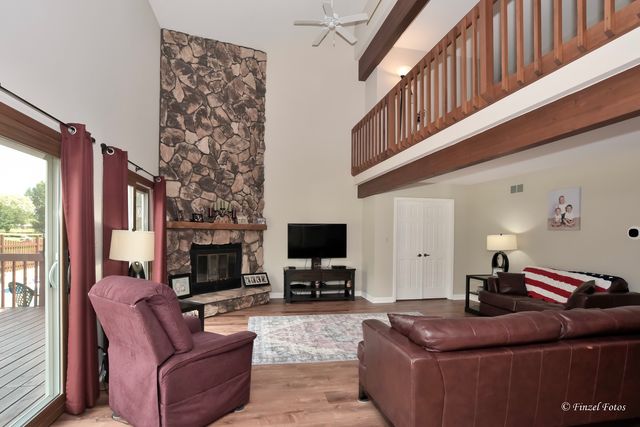 37W390 Linda Lane, Elgin, IL 60124