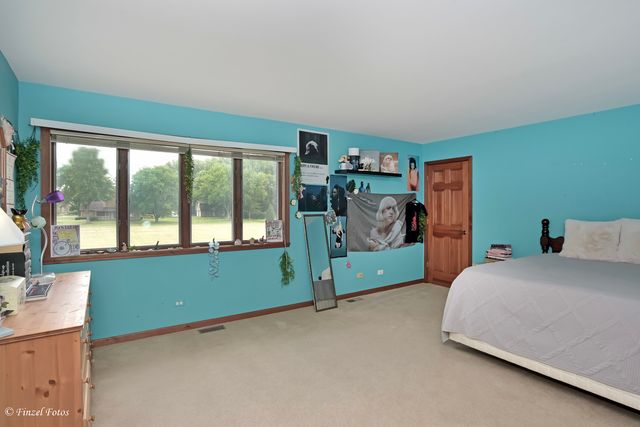37W390 Linda Lane, Elgin, IL 60124