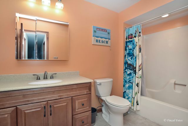 37W390 Linda Lane, Elgin, IL 60124