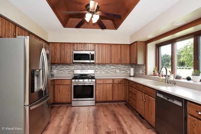 37W390 Linda Lane, Elgin, IL 60124