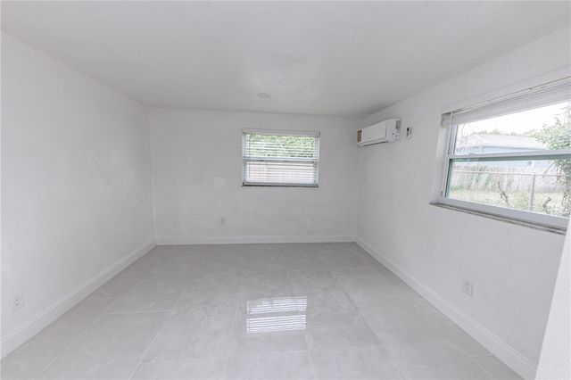 902 MARSHALL STREET, Clearwater, FL 33755