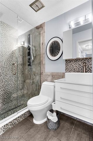 4464 Willowcreek Drive, Warren, OH 44484