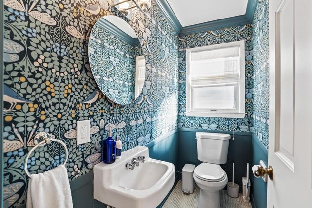 9062 N Lake DRIVE, Bayside, WI 53217