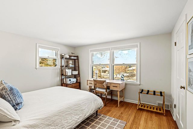 9062 N Lake DRIVE, Bayside, WI 53217