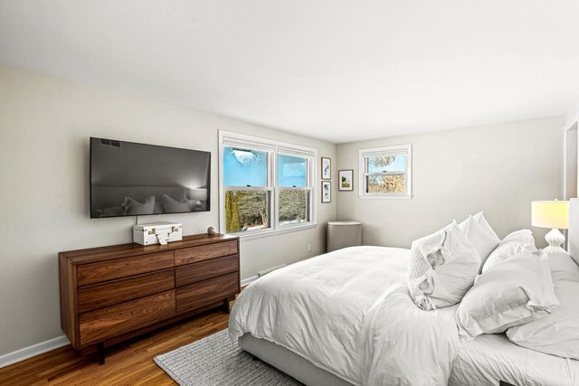 9062 N Lake DRIVE, Bayside, WI 53217