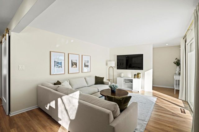 9062 N Lake DRIVE, Bayside, WI 53217