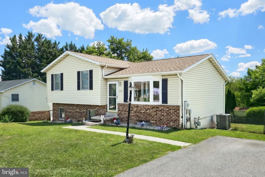 3116 GRANDVIEW RD, Hanover, PA 17331