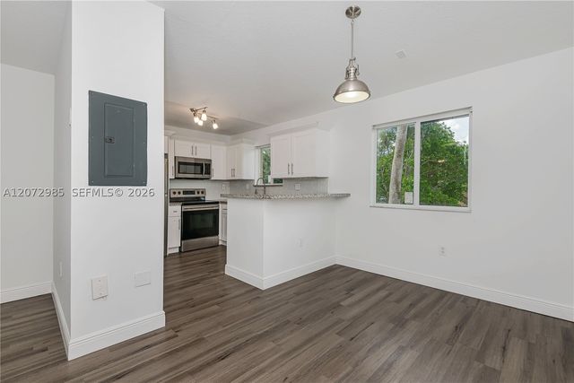3390 NE 10th St 201, Homestead, FL 33033