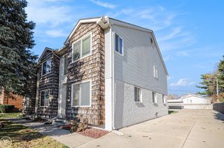 22229 E 11 Mile Road, Saint Clair Shores, MI 48081