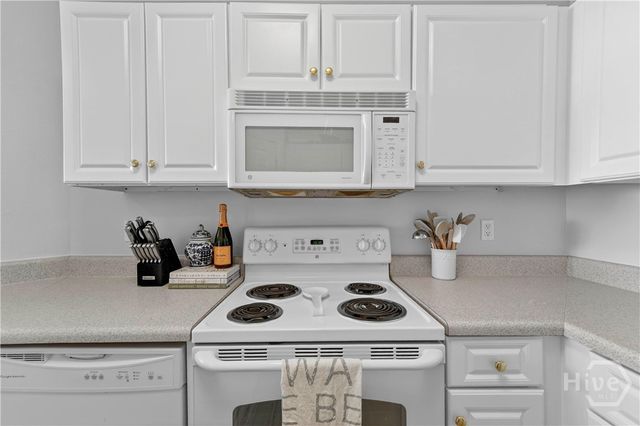 2136 Whitemarsh Way, Savannah, GA 31410