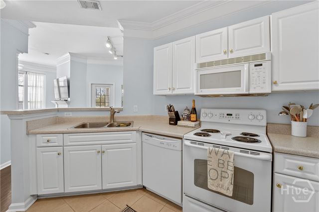 2136 Whitemarsh Way, Savannah, GA 31410