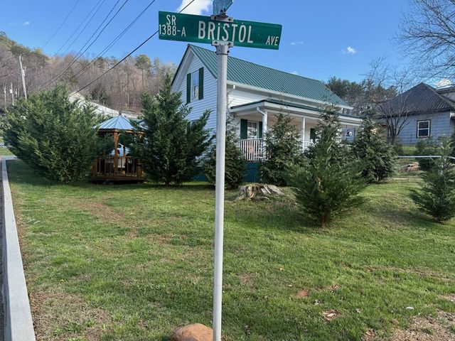 215 Bristol Avenue, Andrews, NC 28901