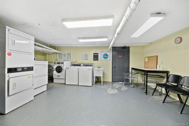 79 N Broadway E, White Plains, NY 10603