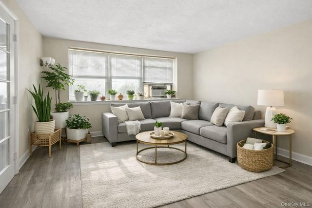 79 N Broadway E, White Plains, NY 10603