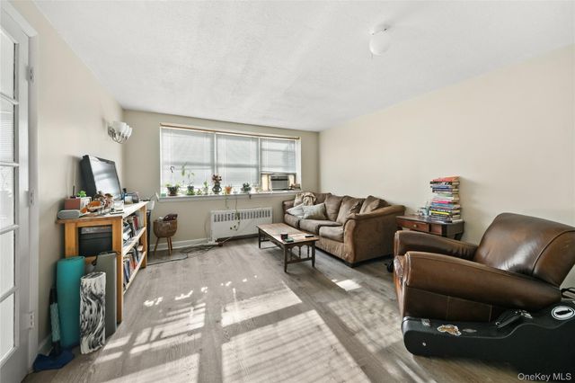 79 N Broadway E, White Plains, NY 10603