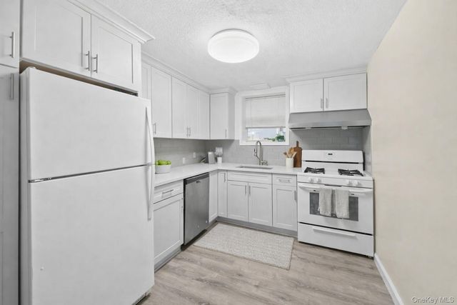 79 N Broadway E, White Plains, NY 10603