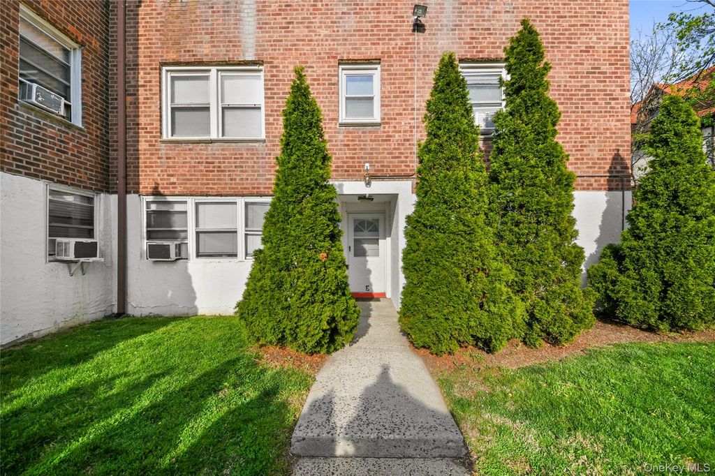 79 N Broadway E, White Plains, NY 10603